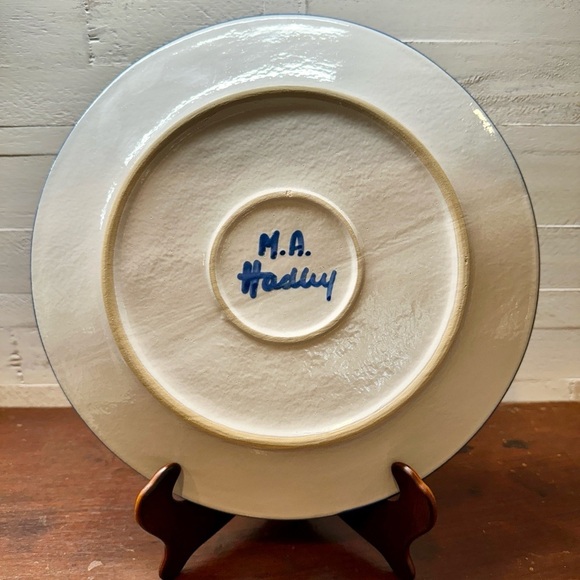 M.A. HADLEY POTTERY, GREEN FROG, DINNER PLATE. HAND-PAINTED FROG. - Picture 4 of 6